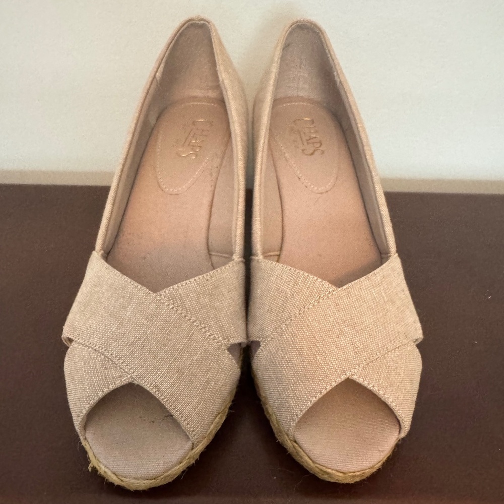 Chaps Canvas wedge size 9